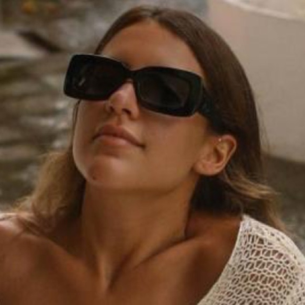 Burberry Sunglasses, New 250 - Picture 2 of 11